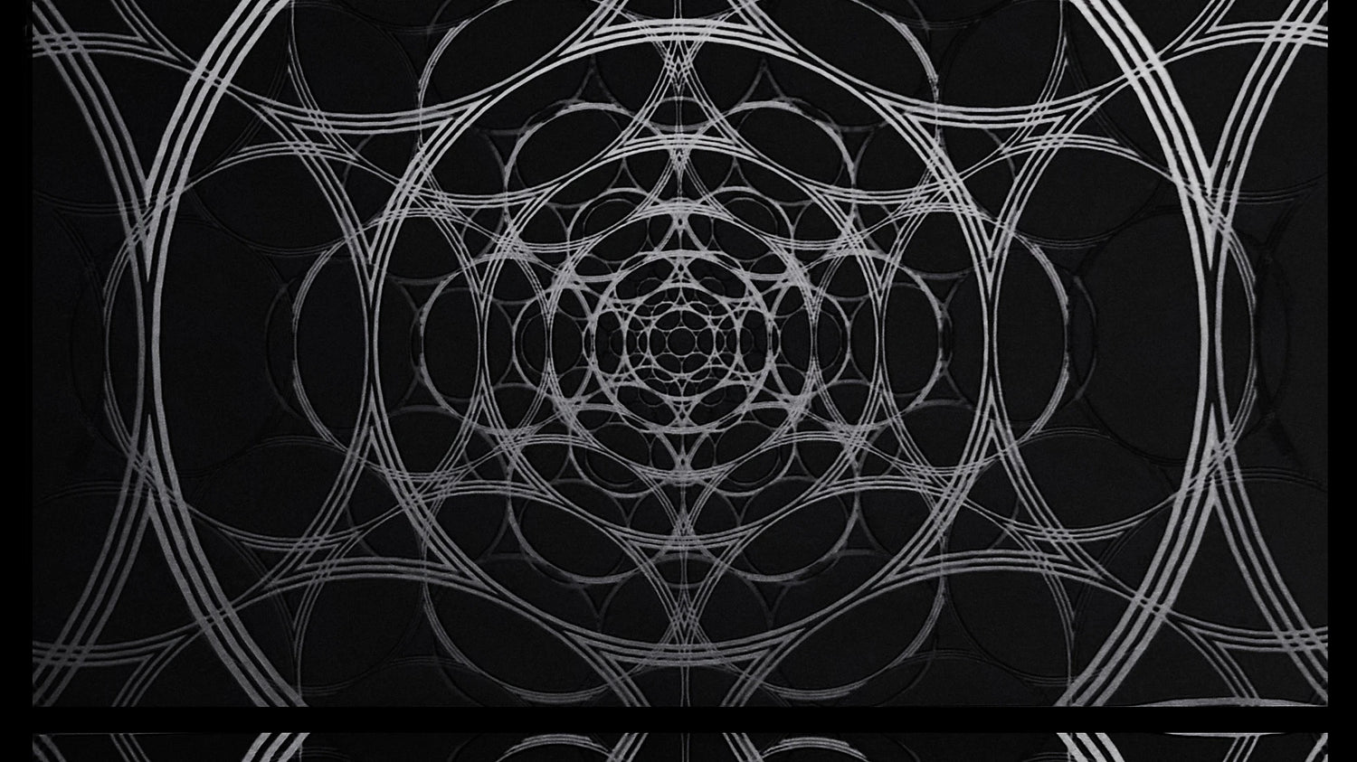 Mesmerize Wallpaper | Style: 112/01 SILVER