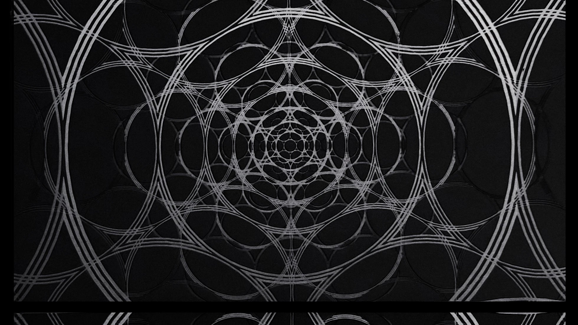 Mesmerize Wallpaper | Style: 112/01 SILVER