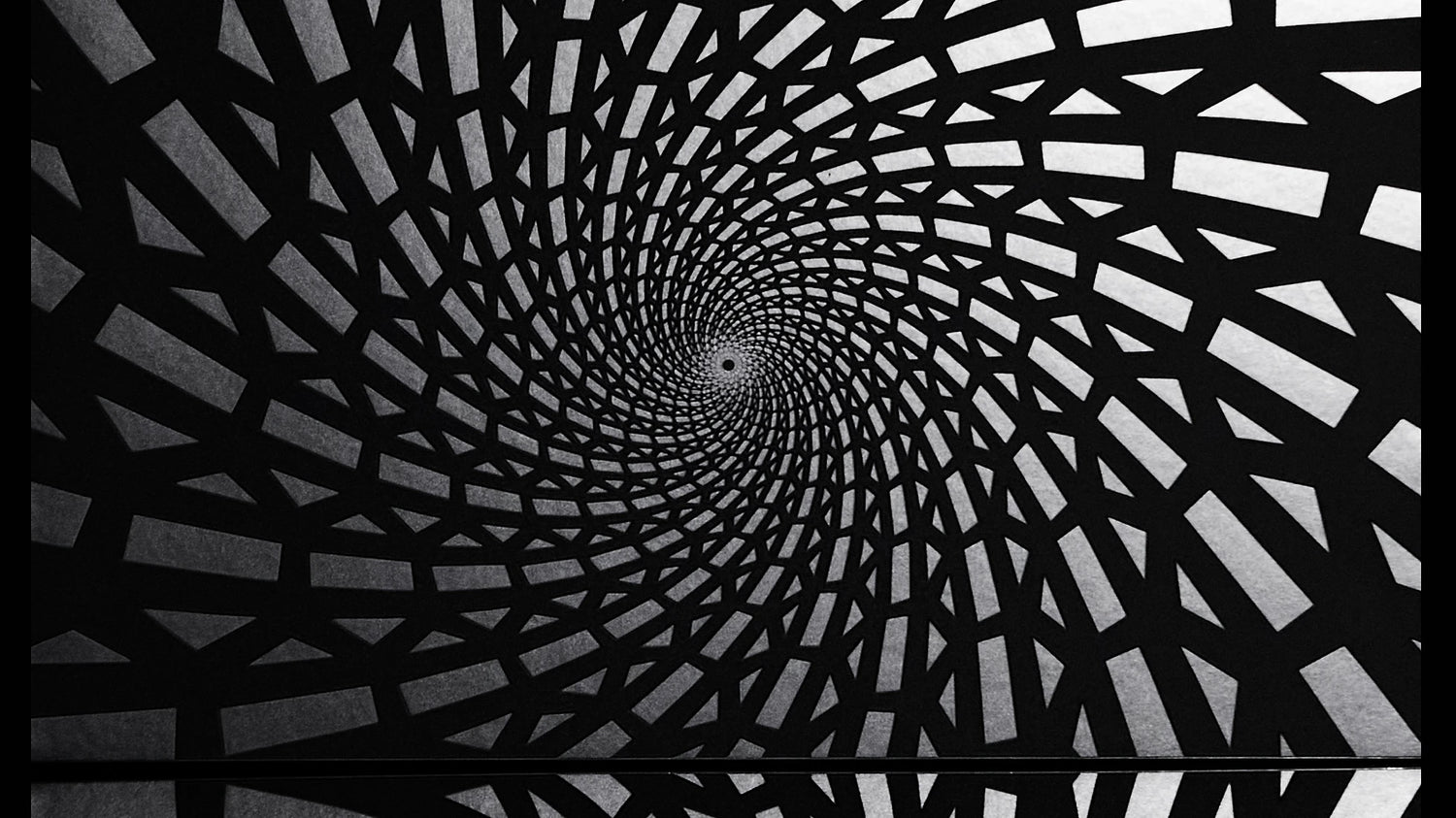 Mesmerize Wallpaper | Style: 28/01 SILVER