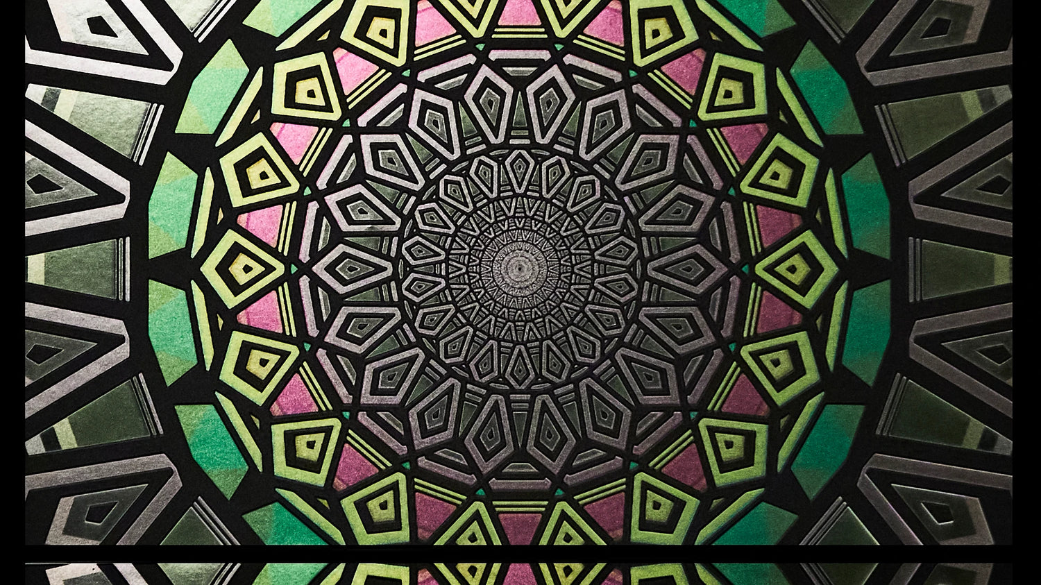 Mesmerize Wallpaper | Style: 41/02