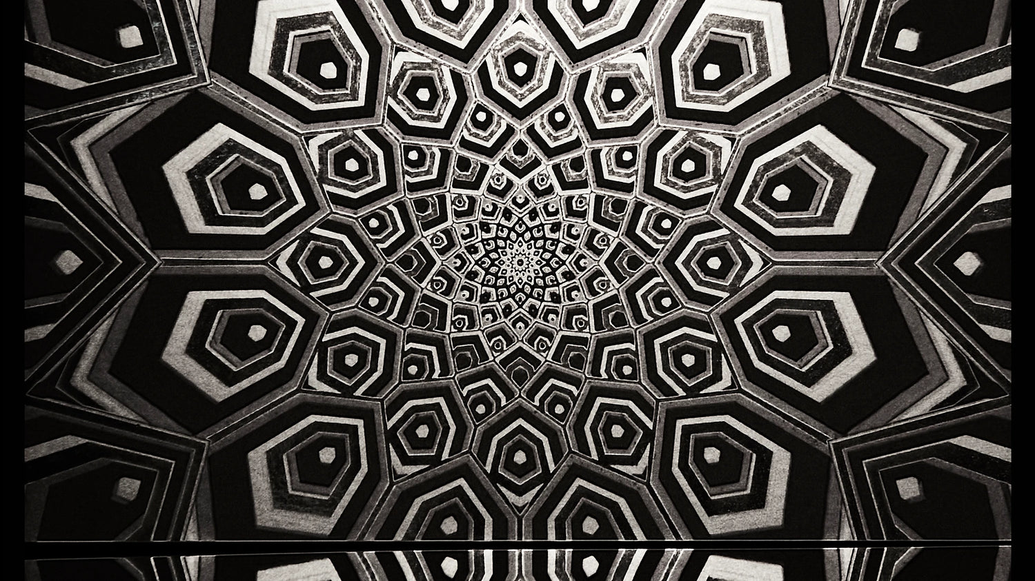 Mesmerize Wallpaper | Style: 15/01 SILVER