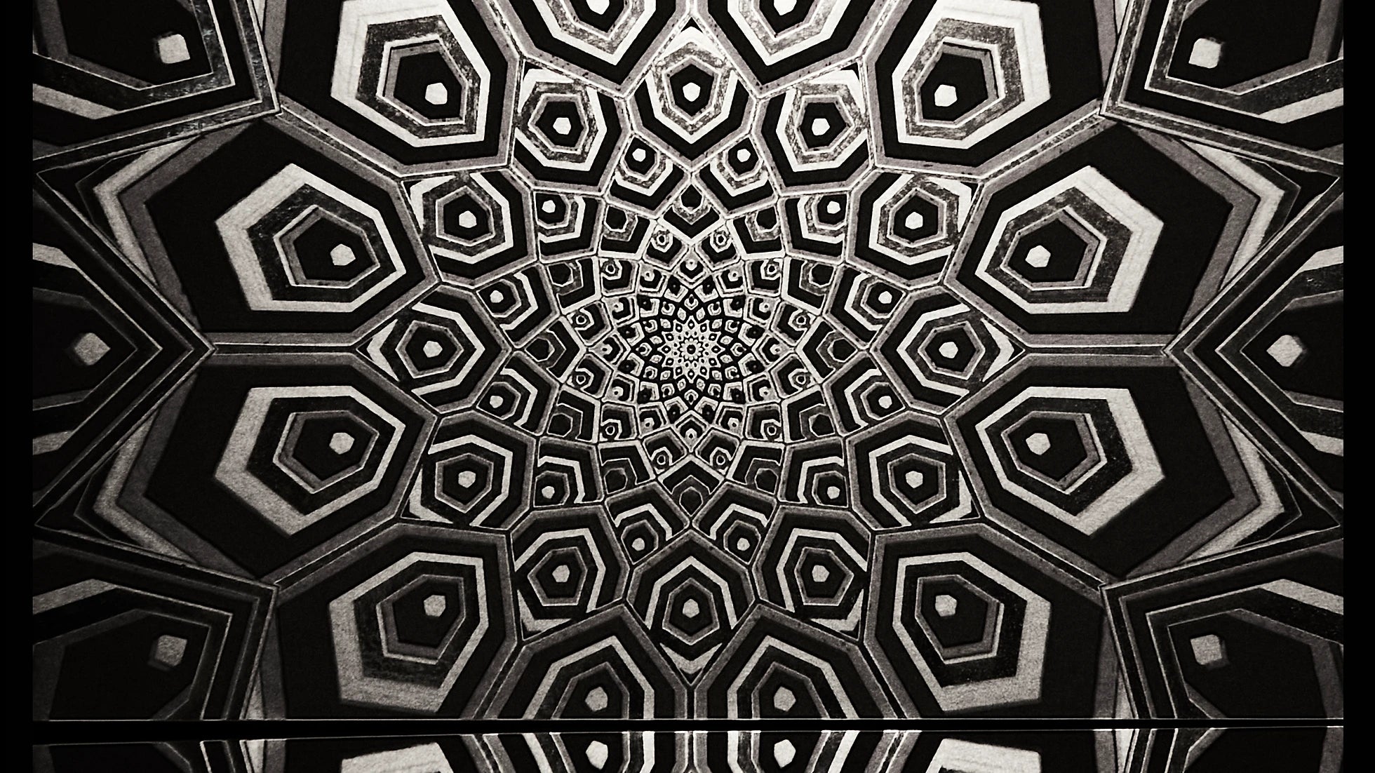 Mesmerize Wallpaper | Style: 15/01 SILVER