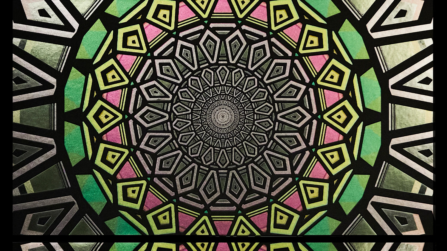 Mesmerize Wallpaper | Style: 41/02