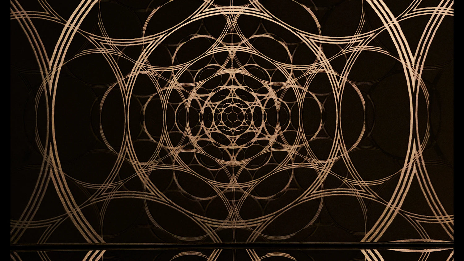 Mesmerize Wallpaper | Style: 112/01 GOLD