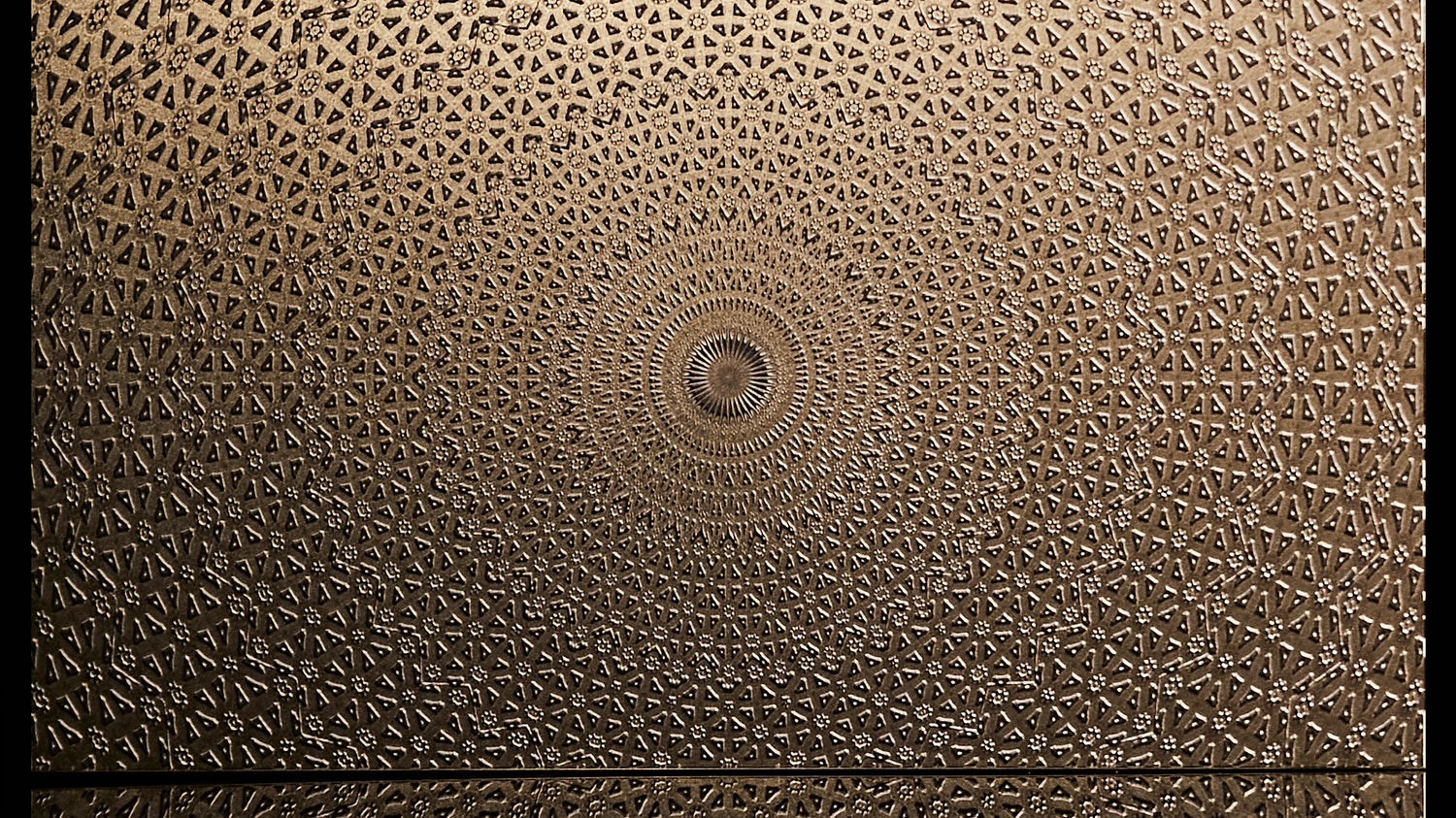 Mesmerize Wallpaper | Style: 23/01 GOLD