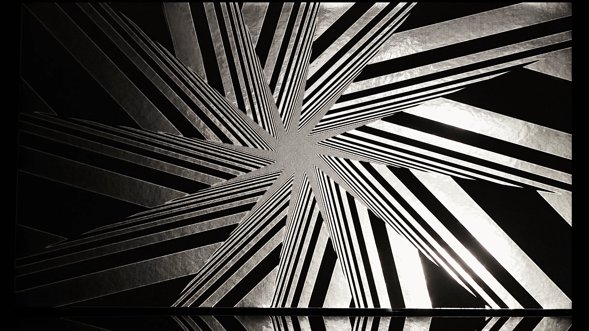 Mesmerize Wallpaper | Style: 19/01 SILVER