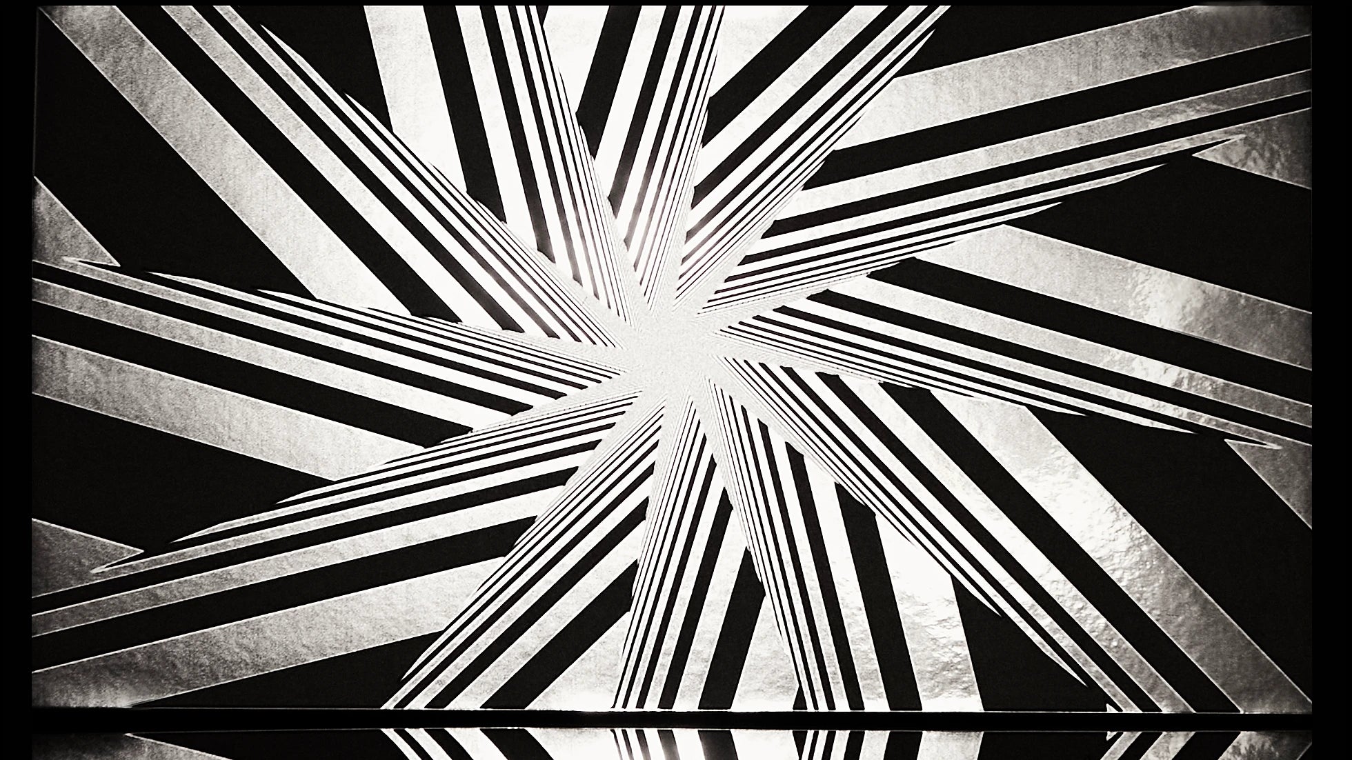 Mesmerize Wallpaper | Style: 19/01 SILVER