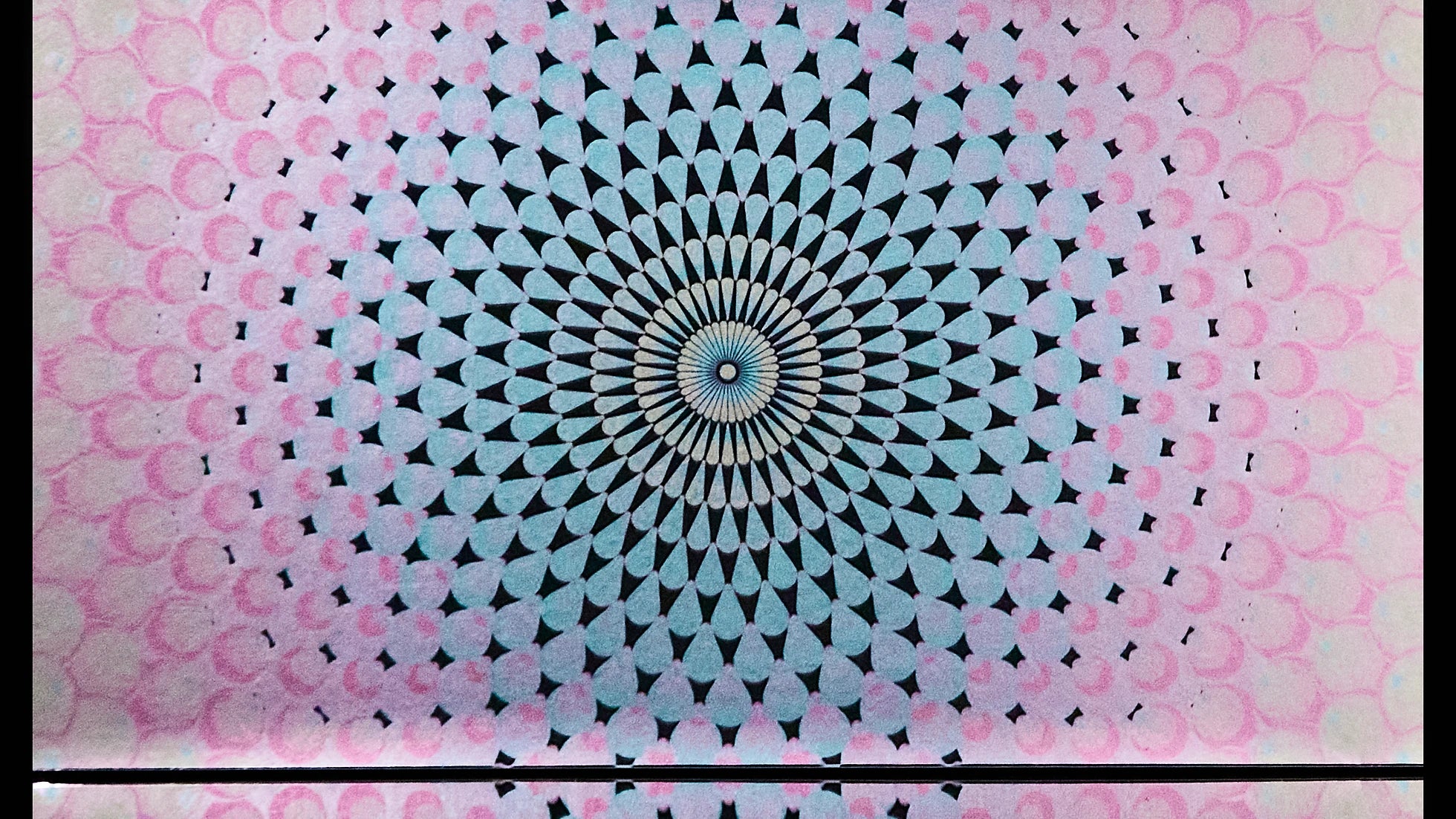 Mesmerize Wallpaper | Style: 66/01