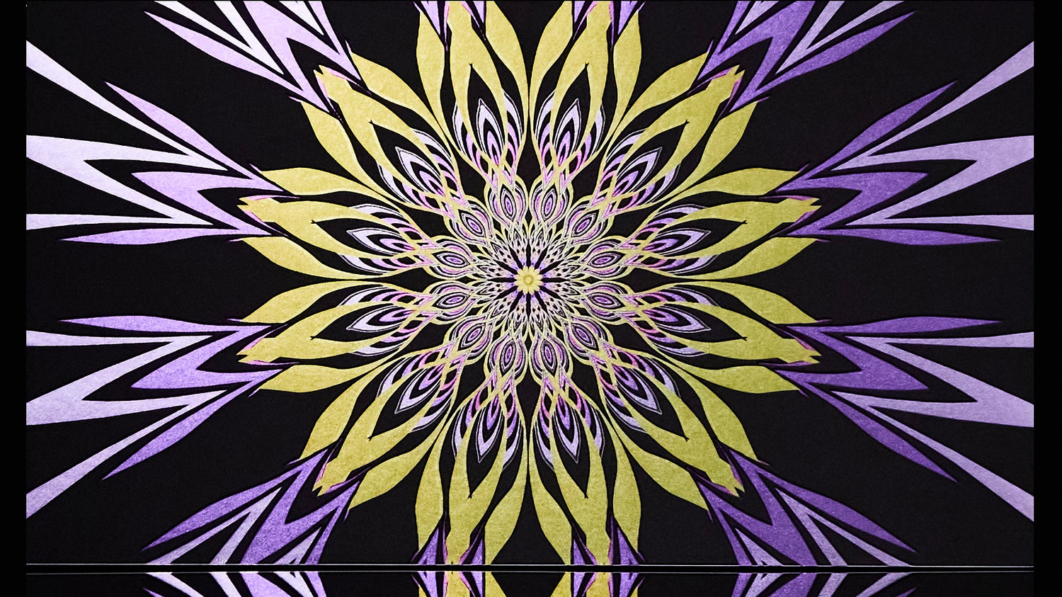 Mesmerize Wallpaper | Style: 04/04