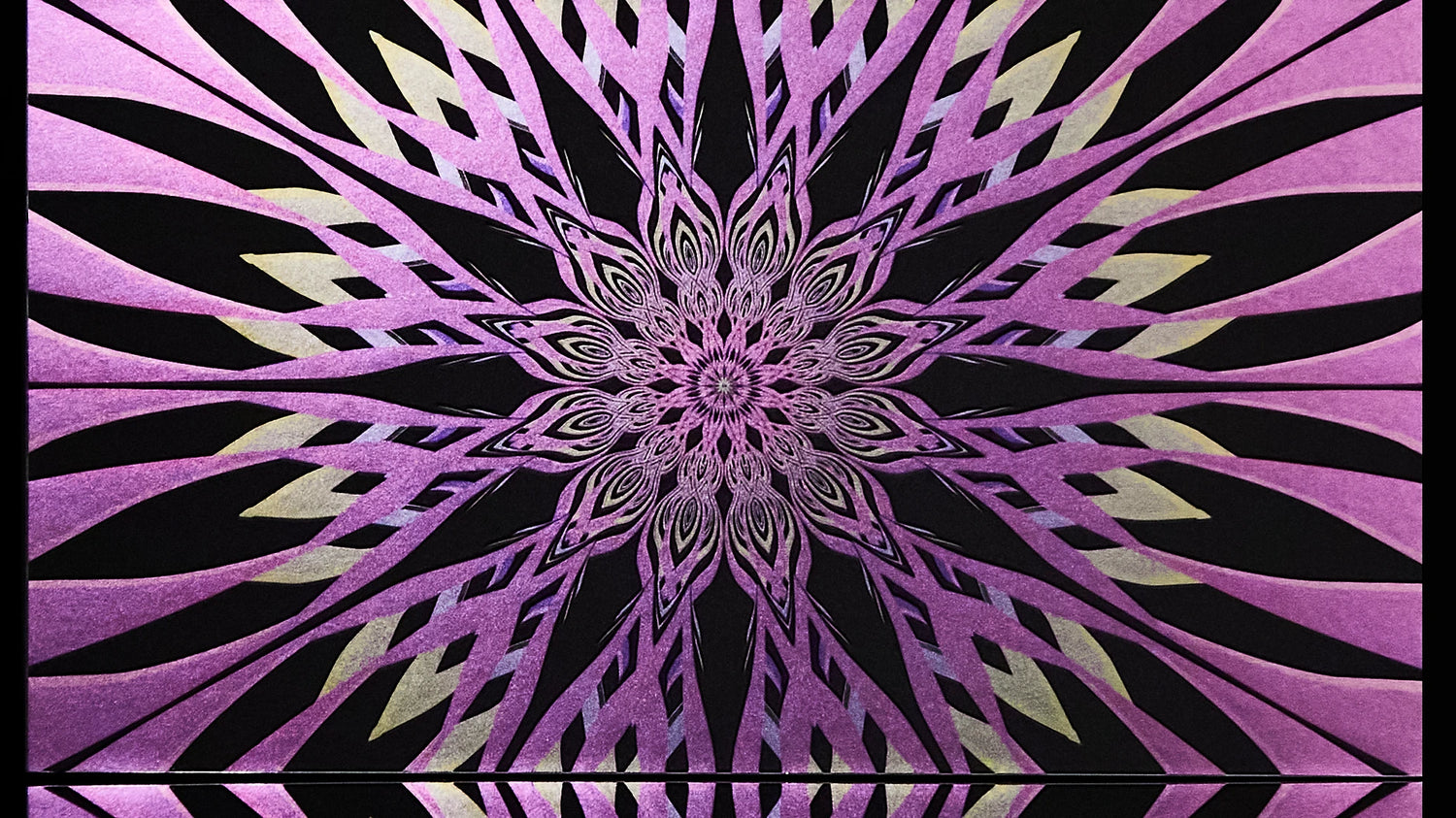 Mesmerize Wallpaper | Style: 04/03