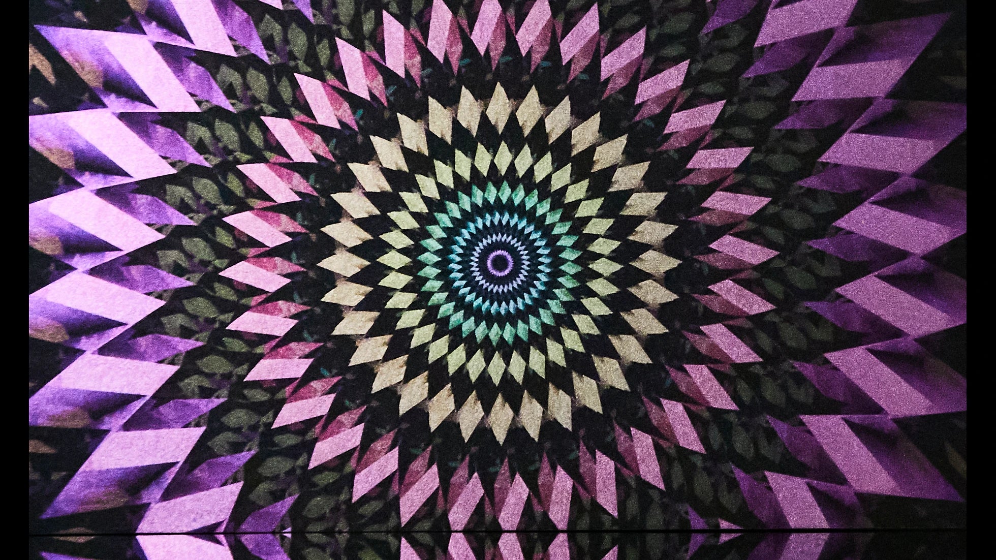 Mesmerize Wallpaper | Style: 102/01