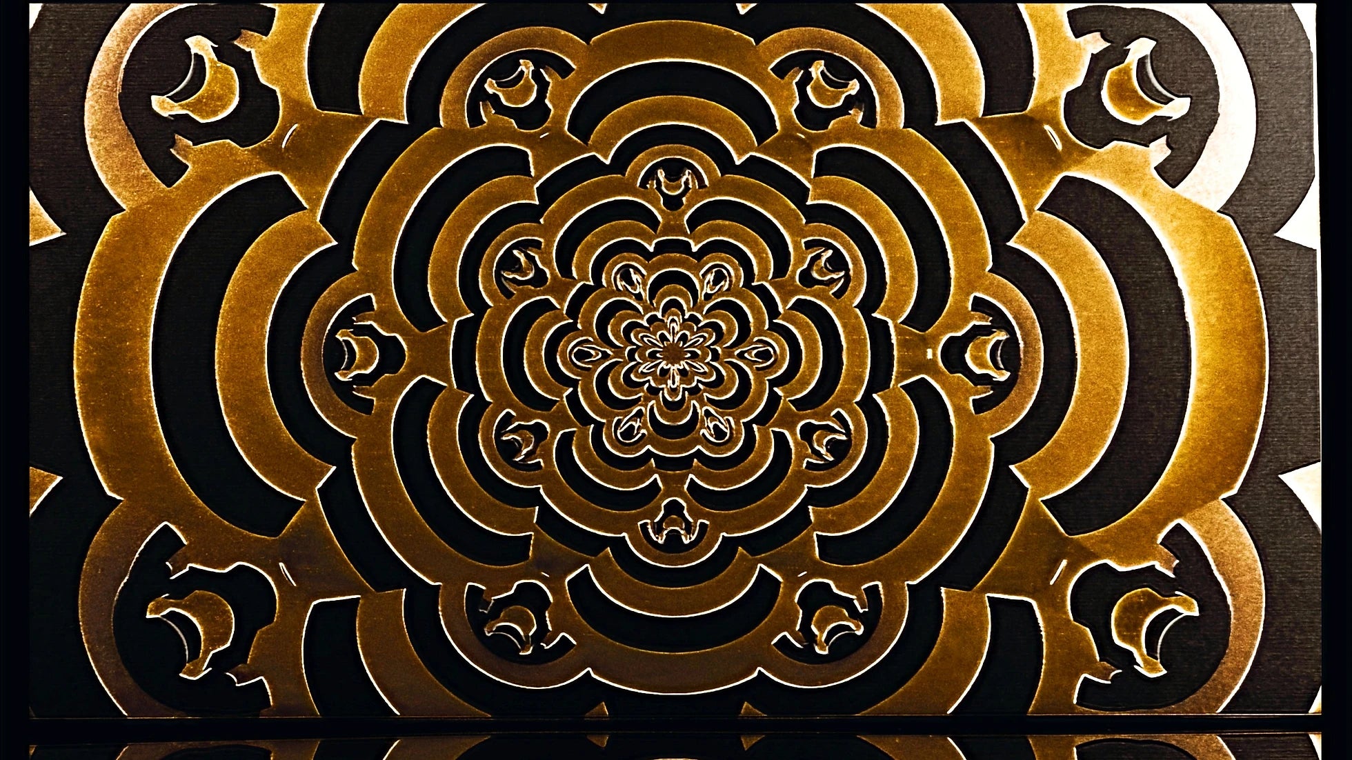 Mesmerize Wallpaper | Style: 09/01 GOLD