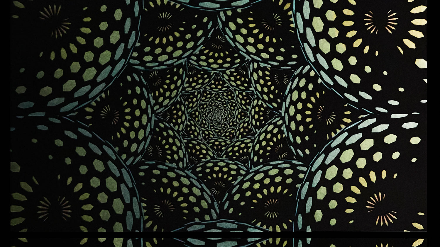 Mesmerize Wallpaper | Style: 36/02