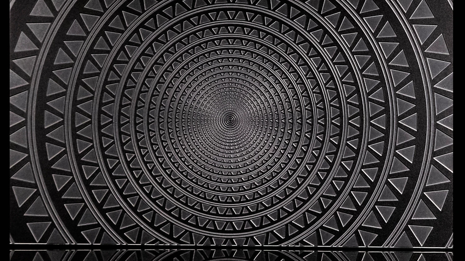 Mesmerize Wallpaper | Style: 11/01 SILVER