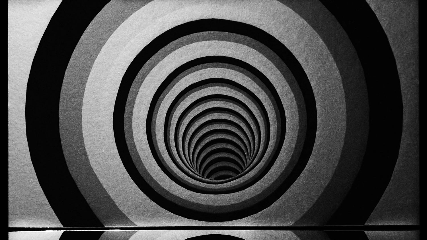 Mesmerize Wallpaper | Style: 22/01 SILVER