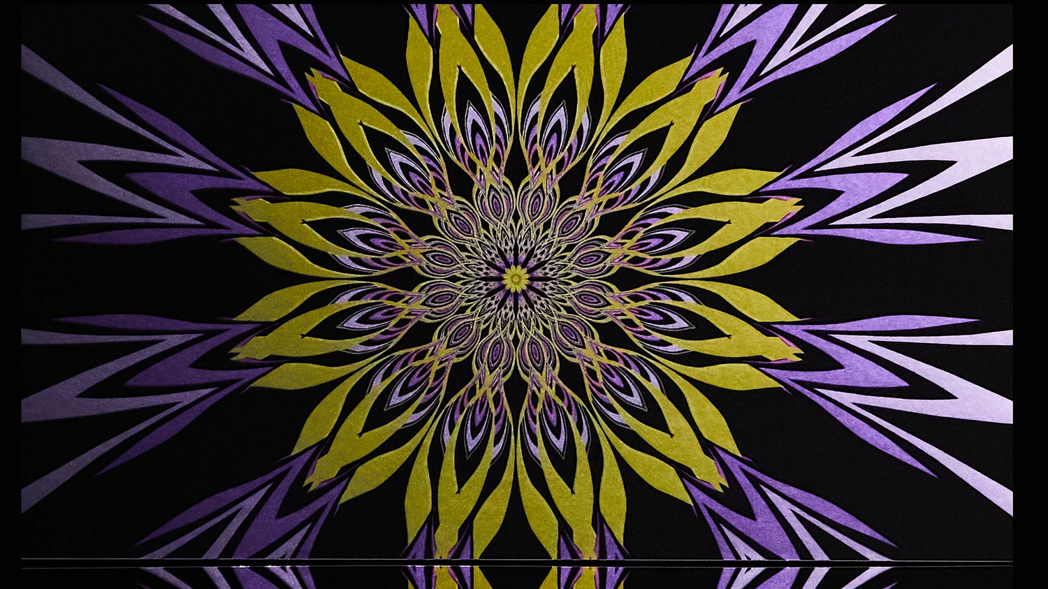 Mesmerize Wallpaper | Style: 04/04