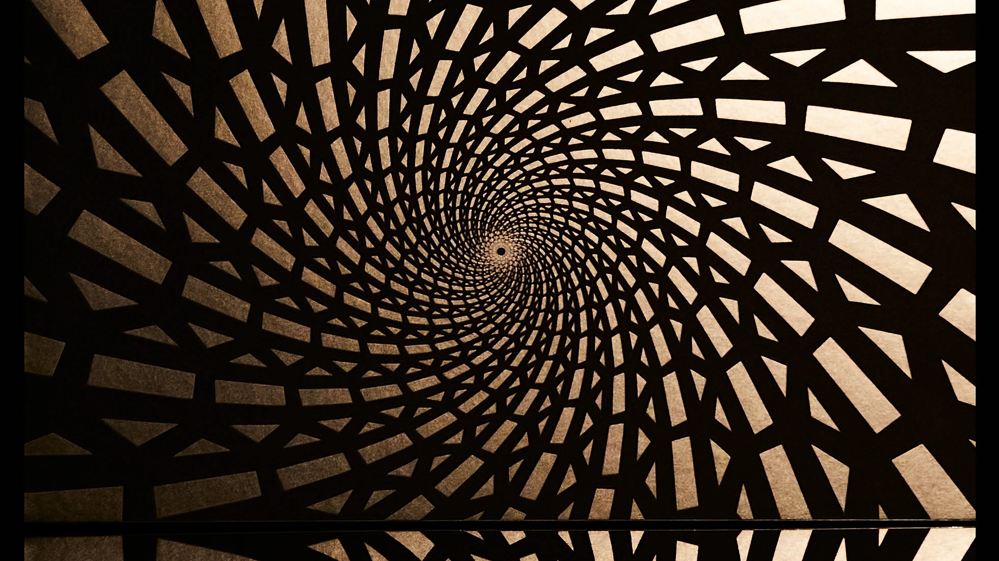 Mesmerize Wallpaper | Style: 28/01 GOLD