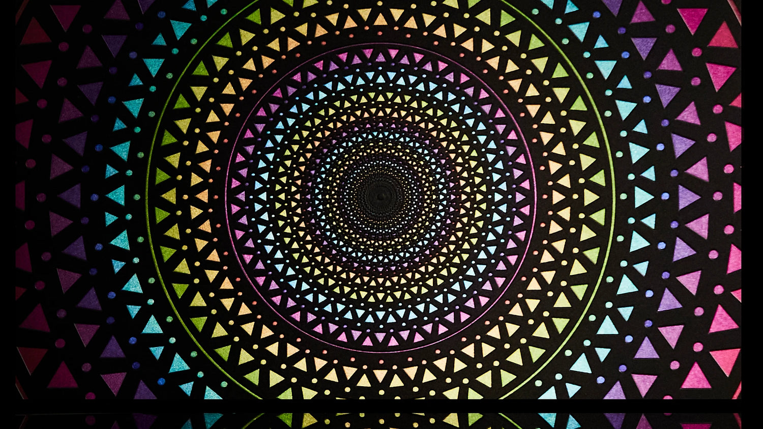 Mesmerize Wallpaper | Style: 10/01