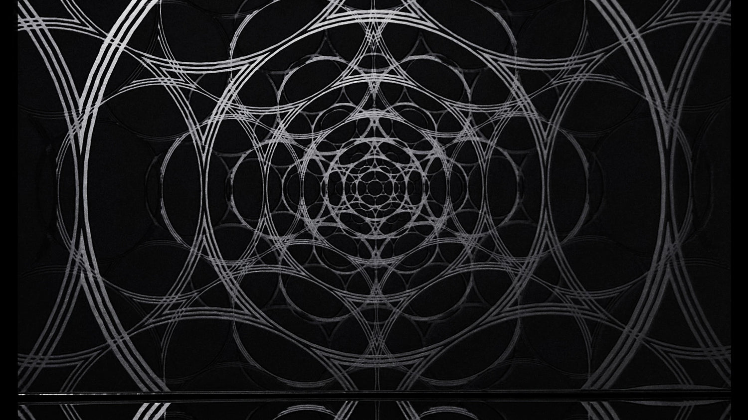 Mesmerize Wallpaper | Style: 112/01 SILVER