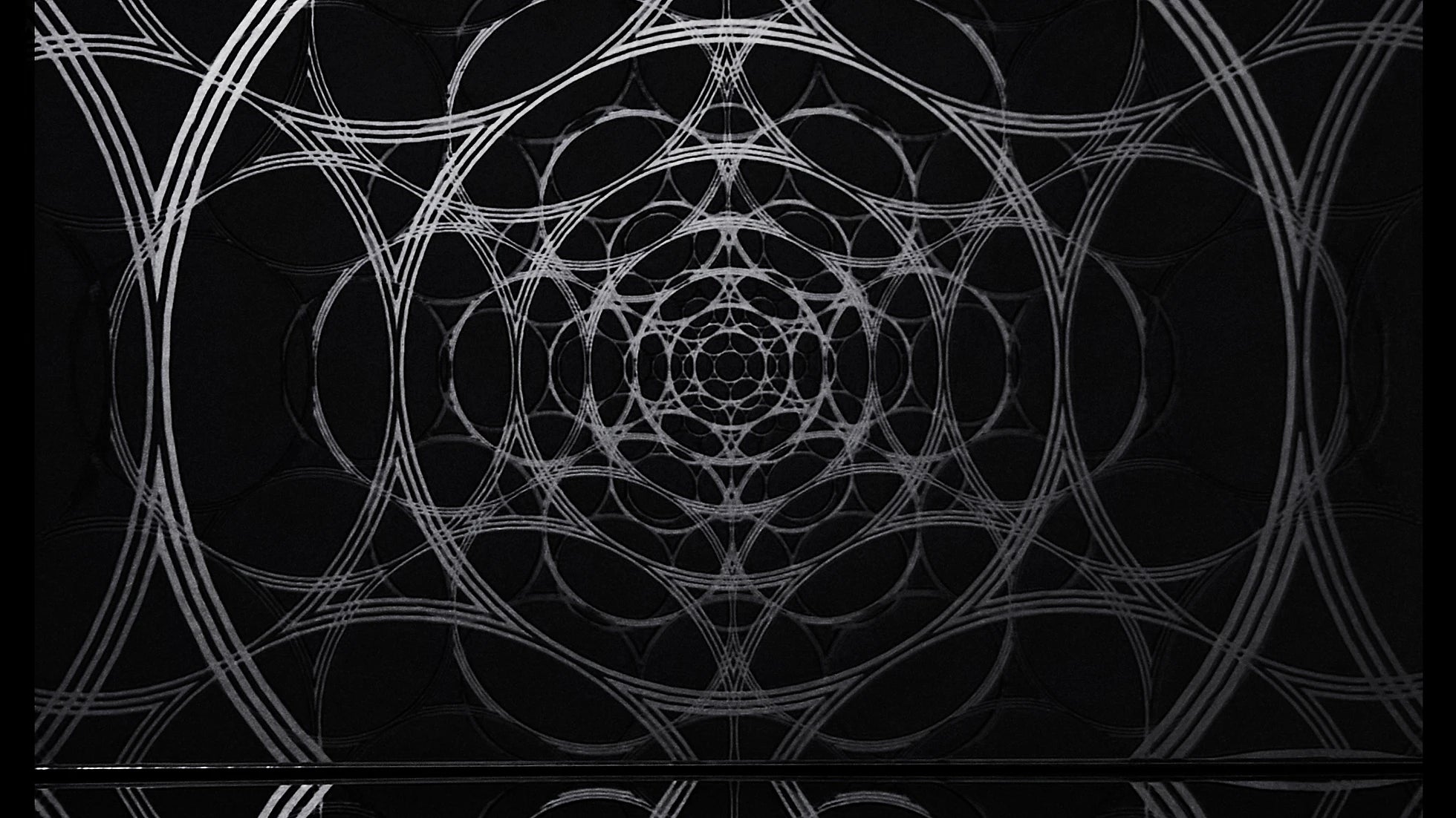 Mesmerize Wallpaper | Style: 112/01 SILVER