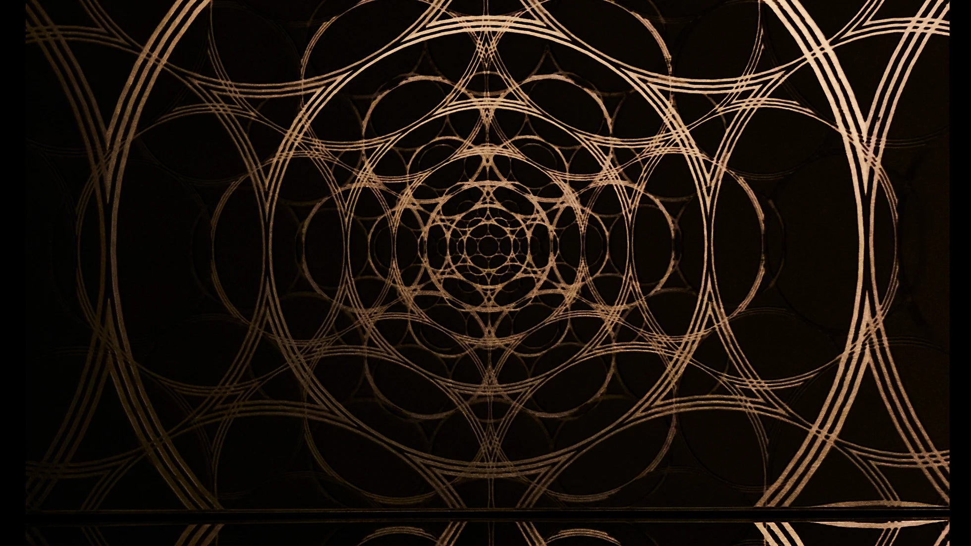 Mesmerize Wallpaper | Style: 112/01 GOLD