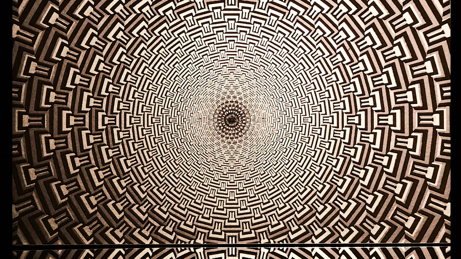 Mesmerize Wallpaper | Style: 27/01 GOLD