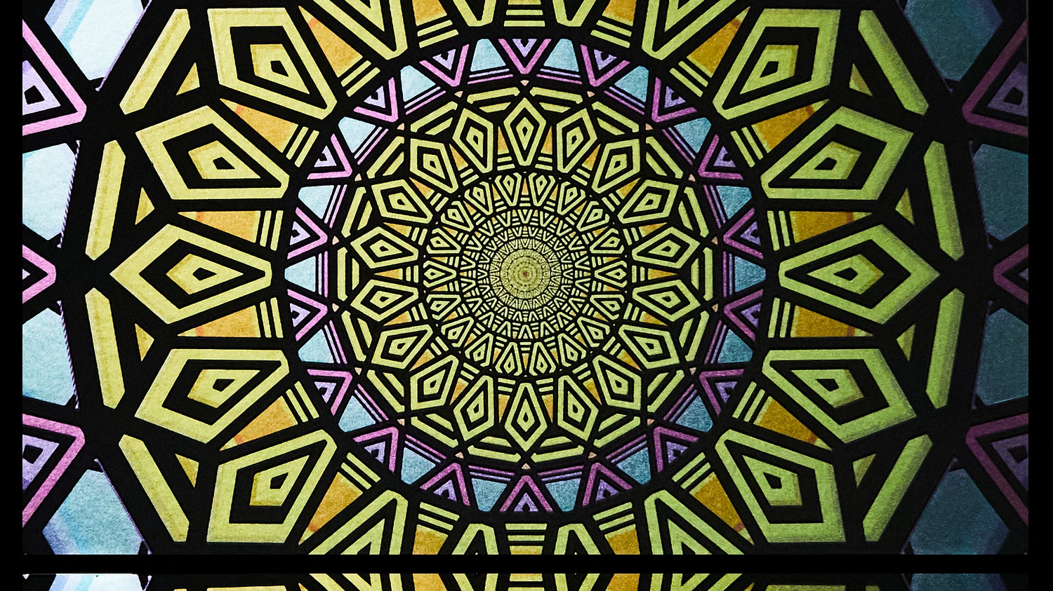 Mesmerize Wallpaper | Style: 41/03