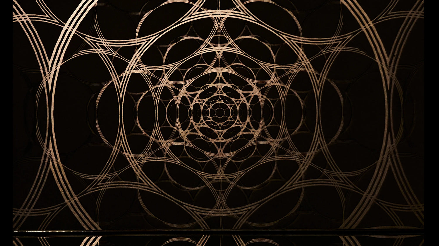 Mesmerize Wallpaper | Style: 112/01 GOLD