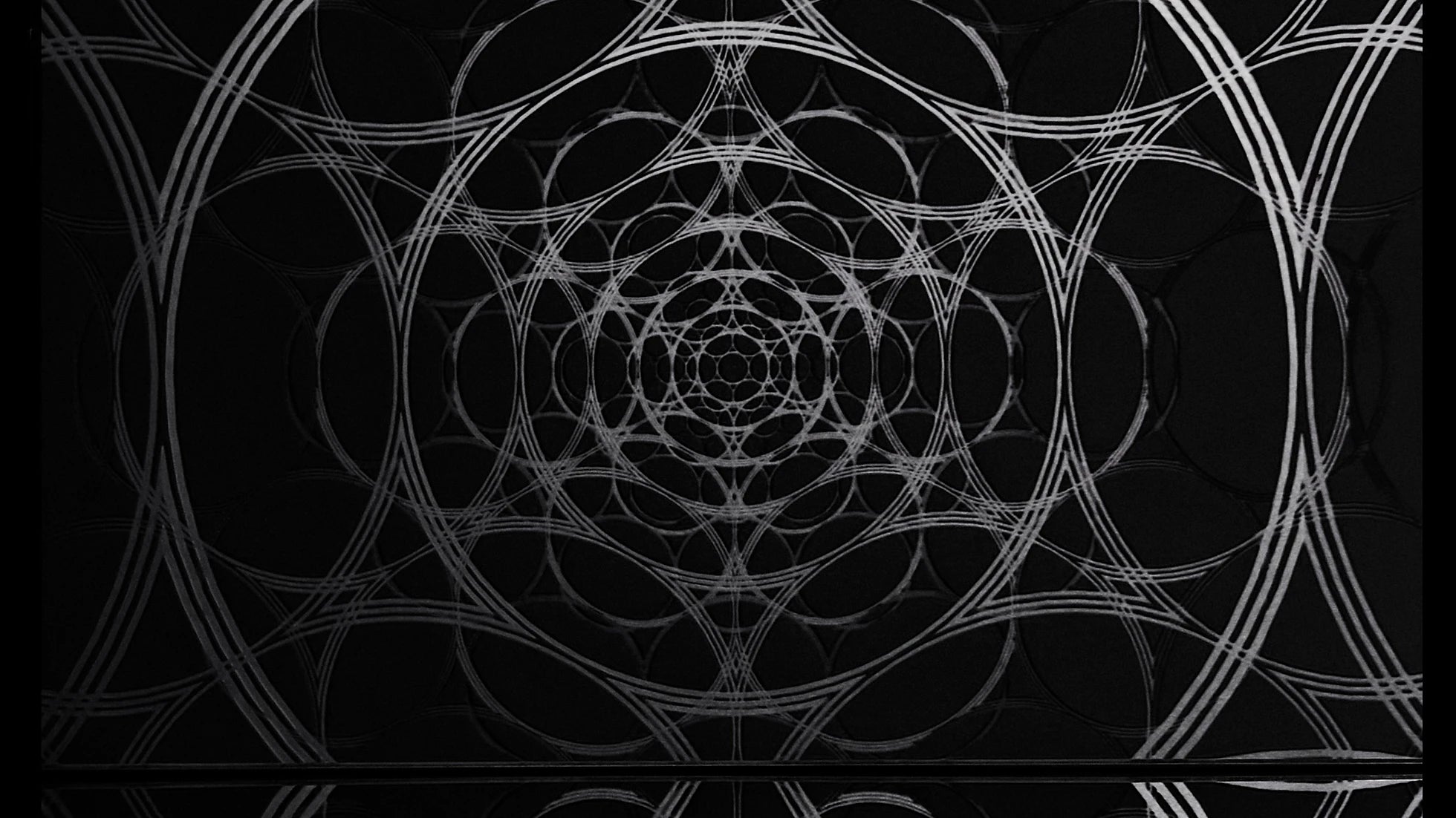 Mesmerize Wallpaper | Style: 112/01 SILVER