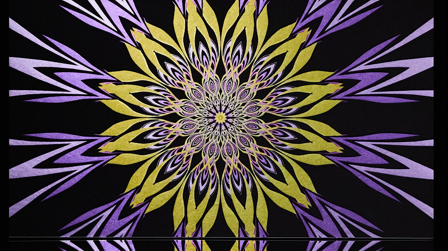 Mesmerize Wallpaper | Style: 04/04