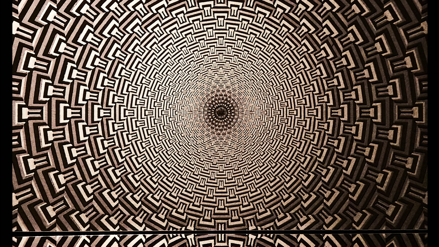 Mesmerize Wallpaper | Style: 27/01 GOLD