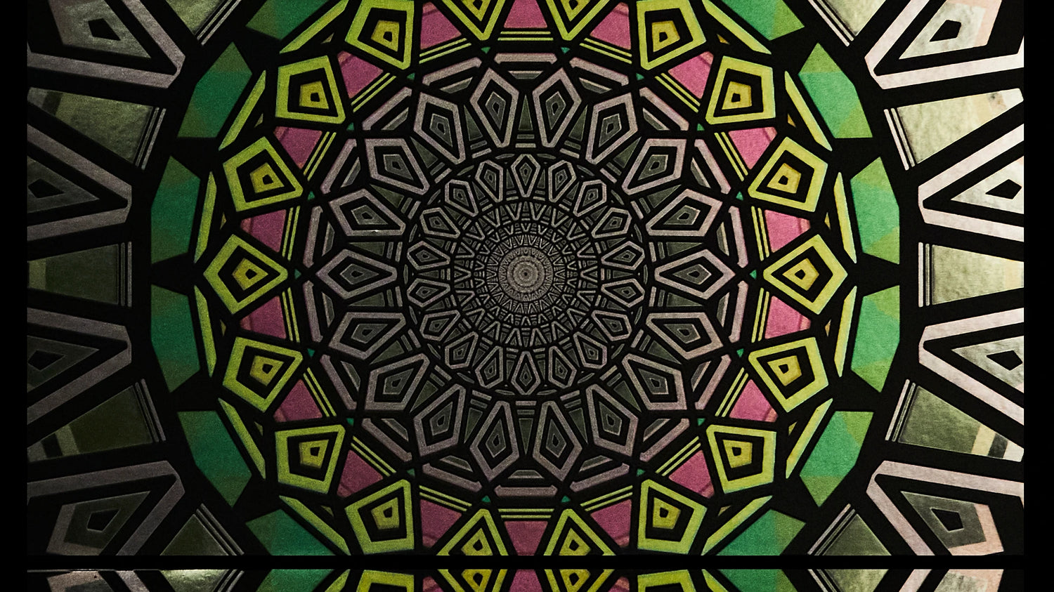 Mesmerize Wallpaper | Style: 41/02