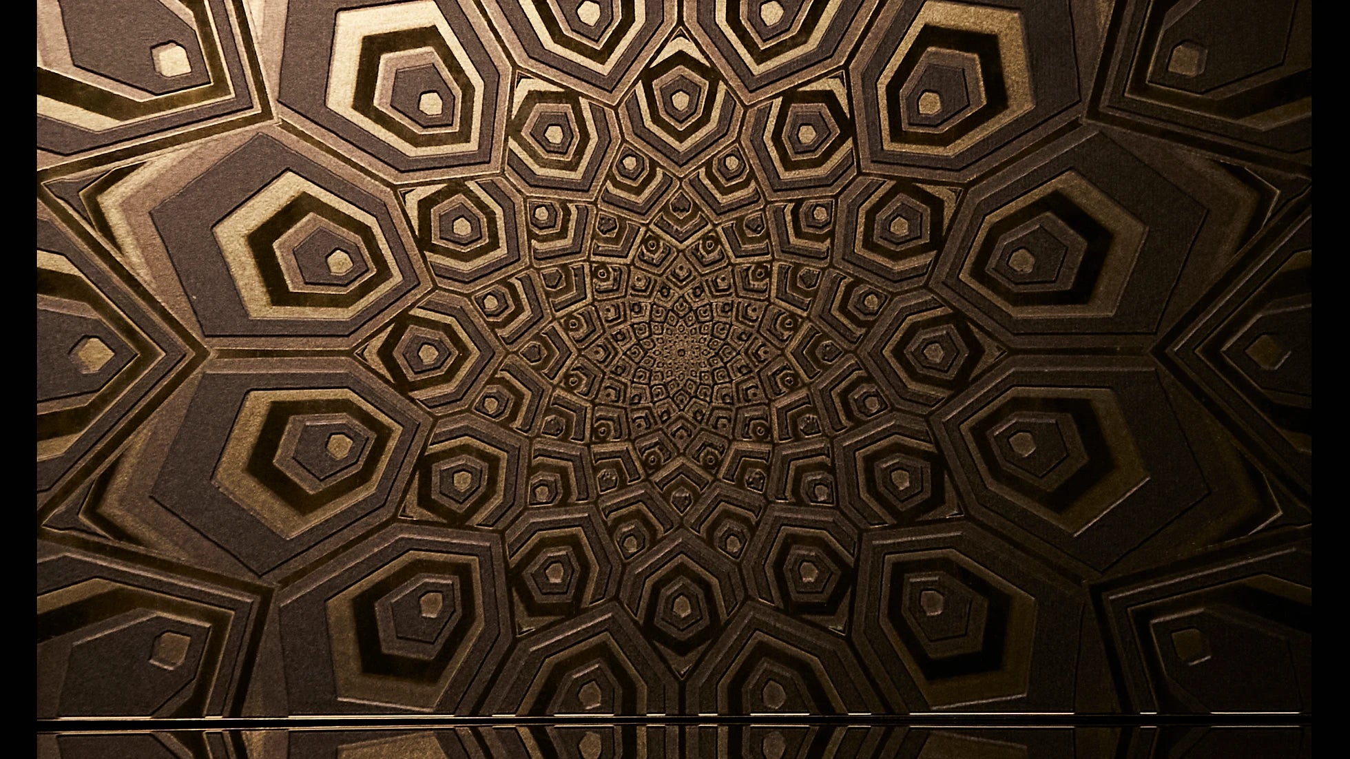 Mesmerize Wallpaper | Style: 15/01 GOLD