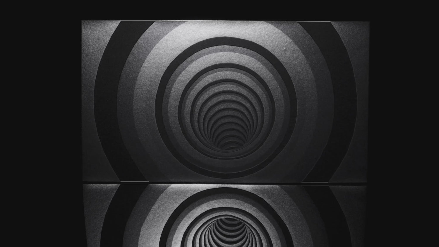 Mesmerize Wallpaper | Style: 22/01 SILVER