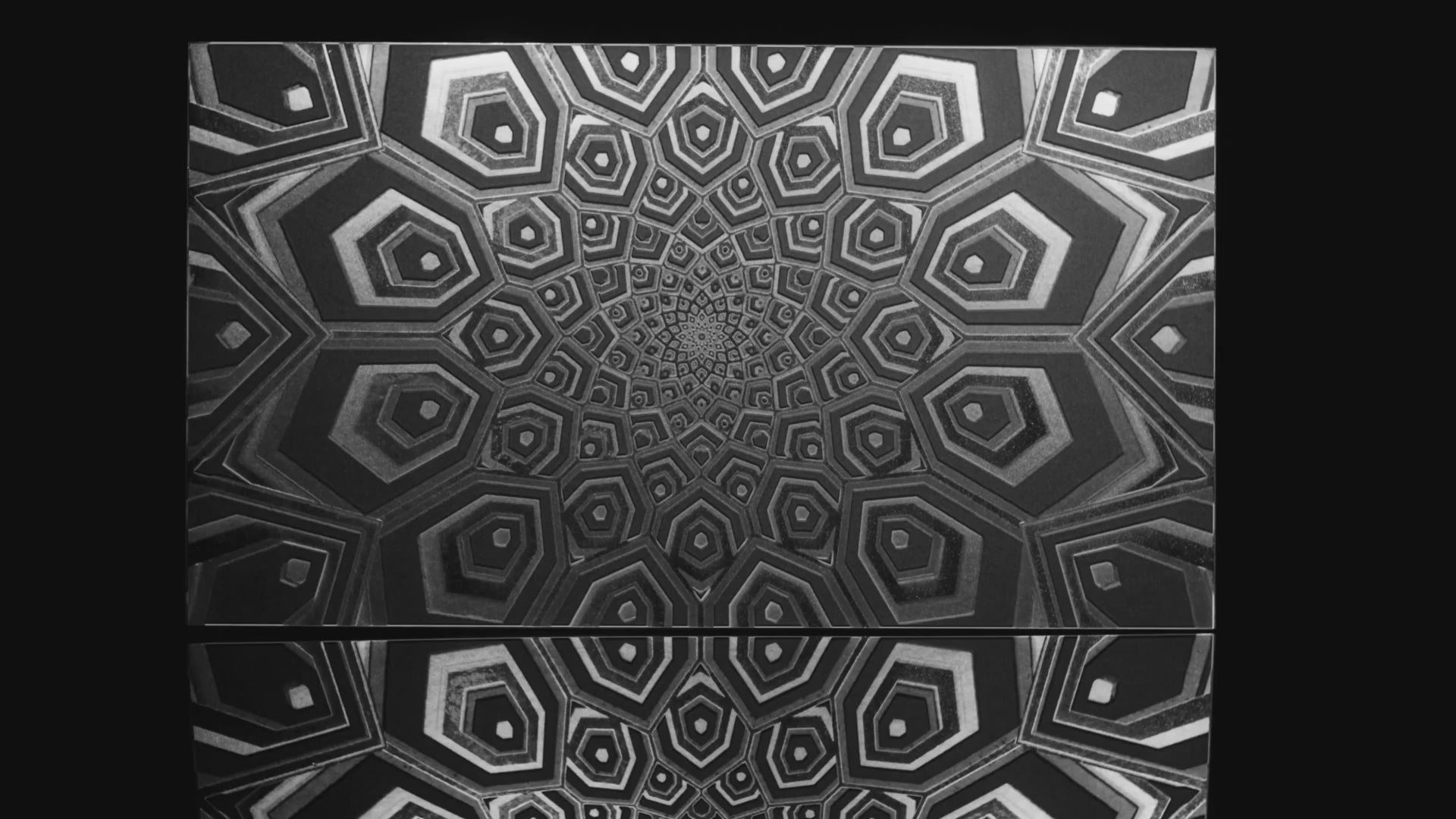 Mesmerize Wallpaper | Style: 15/01 SILVER