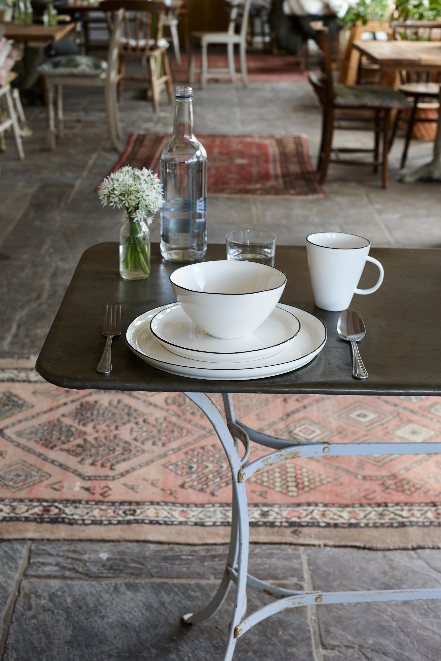 Abbesses Small Platter Black Rim