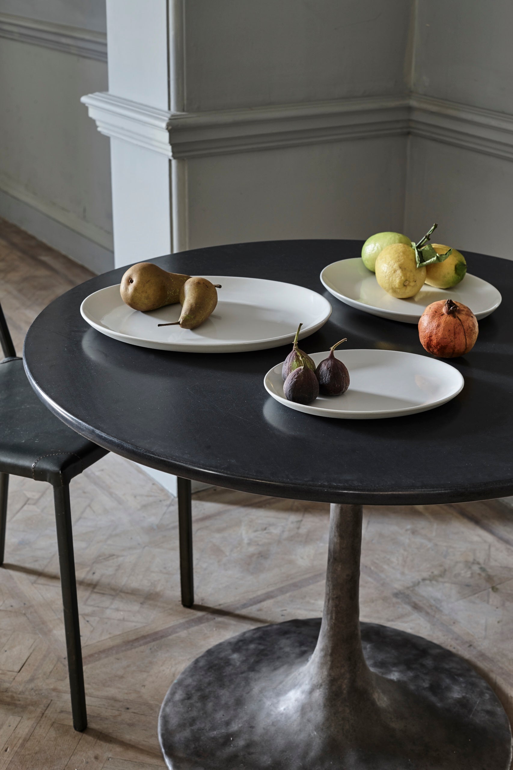 Shell Bisque Large Oval Plate- Grey- Set of 4