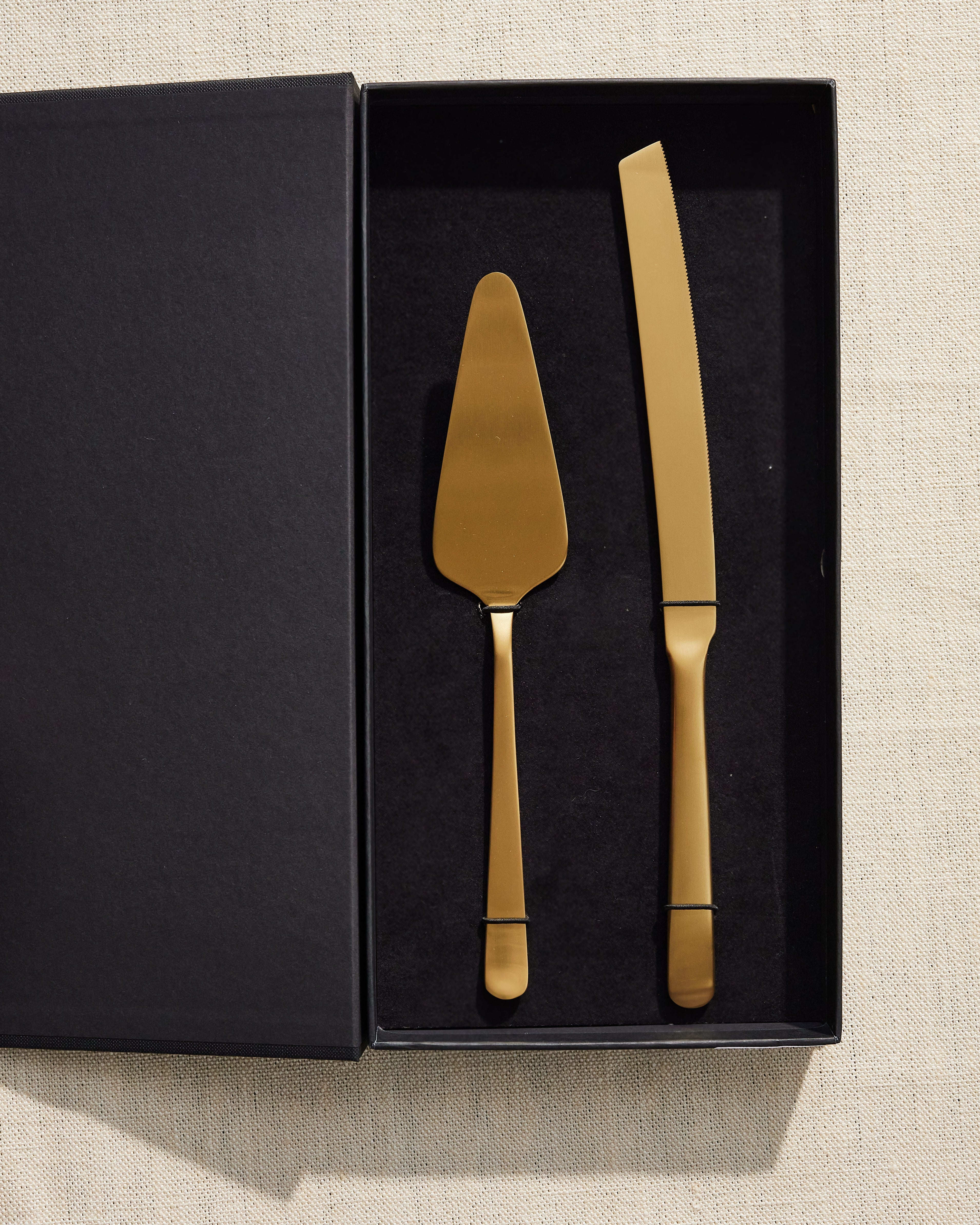 Oslo 2-Piece Cake Service Set in Matte Gold