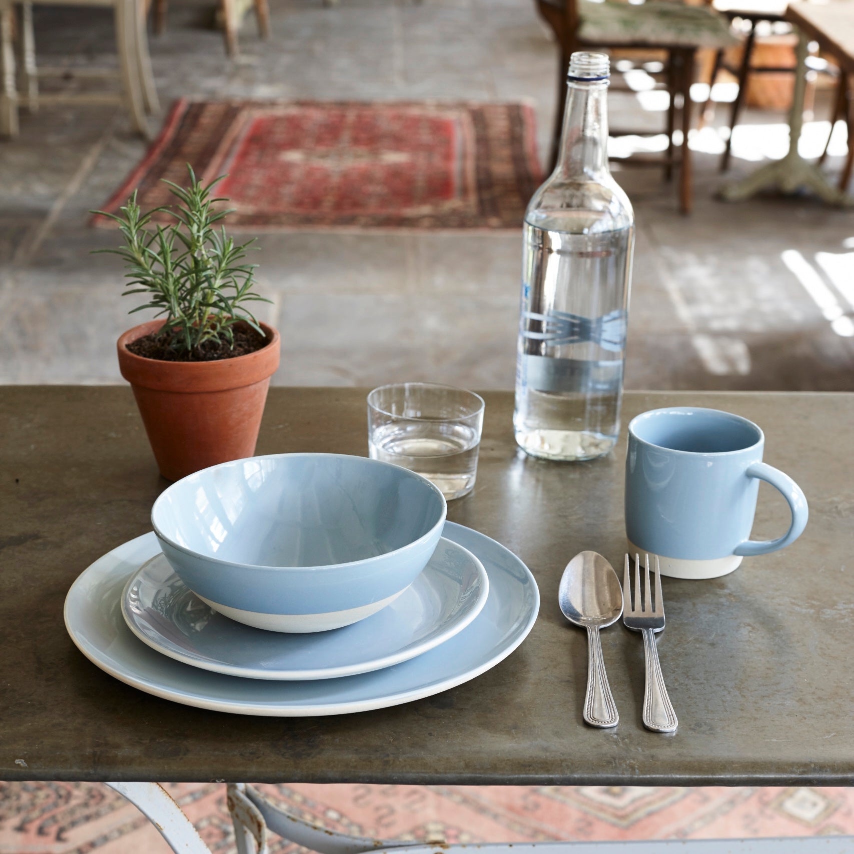 Shell Bisque 16-piece place setting - Blue