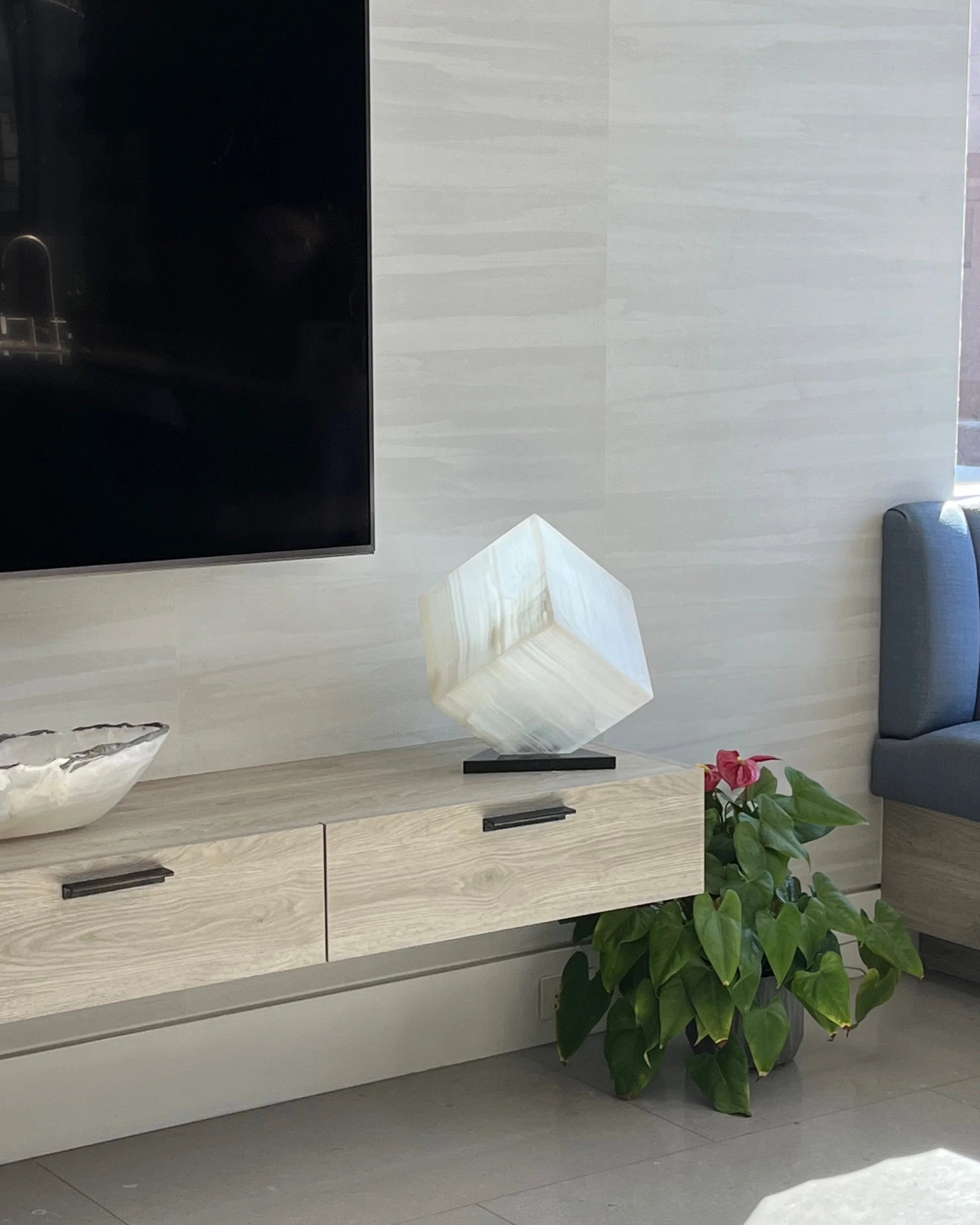 10" White Onyx Prism Cube Lamp