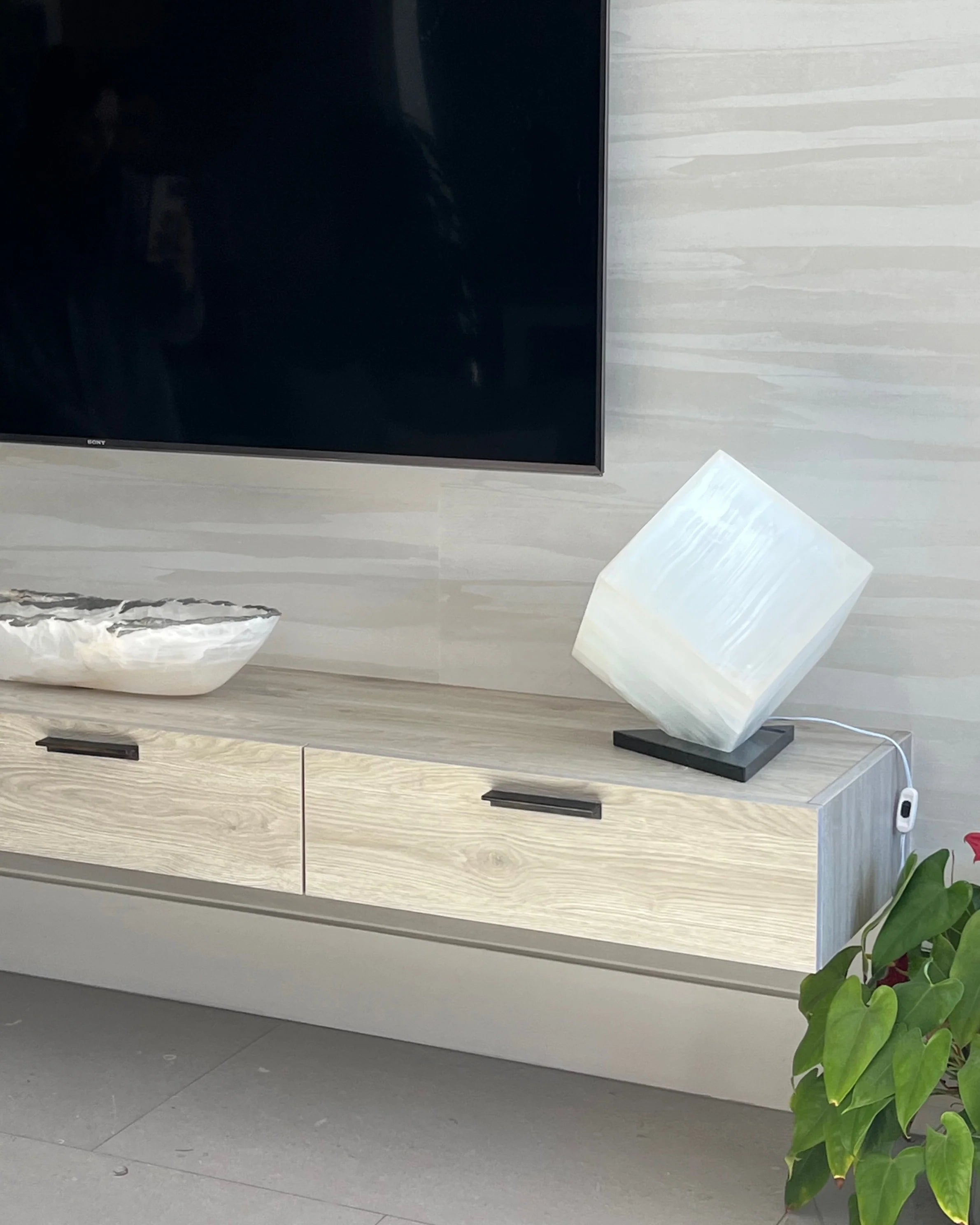 10" White Onyx Prism Cube Lamp