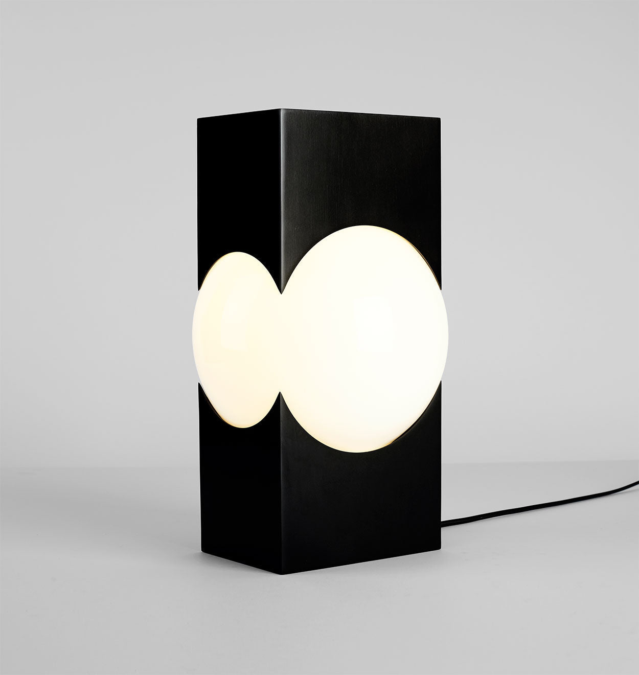 Atlas Table Lamp - 02